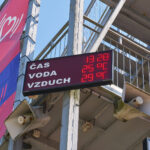 FOTO: Trutnovské koupaliště zahájilo novou sezonu, vstupné zdražilo