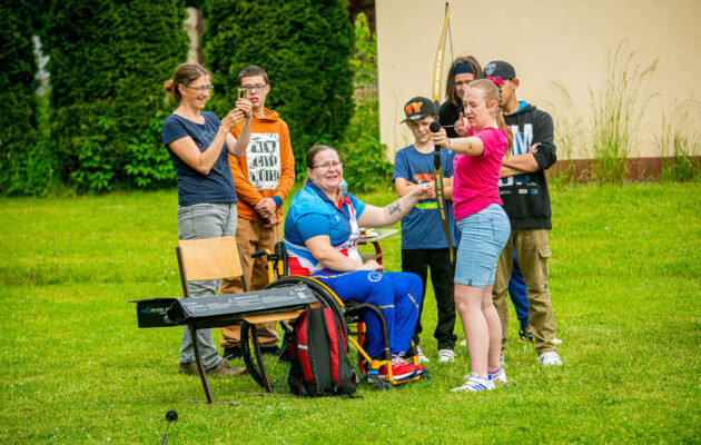 Zahradní slavnost: paralympionička a parkourová show inspirovaly děti k pohybu