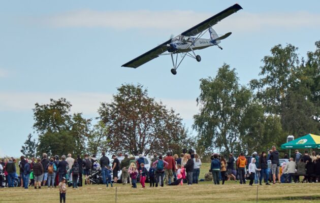 OBRAZEM: Den s Dračí letkou přilákal na trutnovské letiště stovky lidí