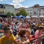 FOTO: Trutnovský jarmark – hudba, řemesla a rodinná pohoda na Krakonošově náměstí