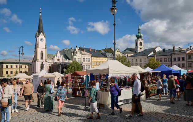 Z jarmarku skoro festival. Na náměstí zahrají Pavlíček, Basiková i Kalousek