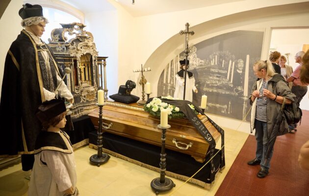 Výstava v Muzeu Podkrkonoší mapuje historii trutnovských hřbitovů