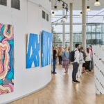 Výrazně barevná díla umělce Daniela Sušky přitahují neskutečnou energií