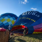 Český rekord: Nad Hradcem letělo 81 balonů, další program mění počasí