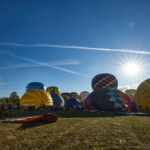 Český rekord: Nad Hradcem letělo 81 balonů, další program mění počasí