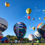 Český rekord: Nad Hradcem letělo 81 balonů, další program mění počasí