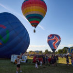 Český rekord: Nad Hradcem letělo 81 balonů, další program mění počasí