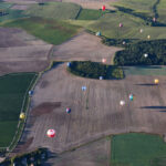 Český rekord: Nad Hradcem letělo 81 balonů, další program mění počasí