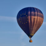 Český rekord: Nad Hradcem letělo 81 balonů, další program mění počasí