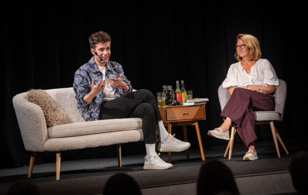 FOTO: Kluk z pohřební služby si získal trutnovské listovače