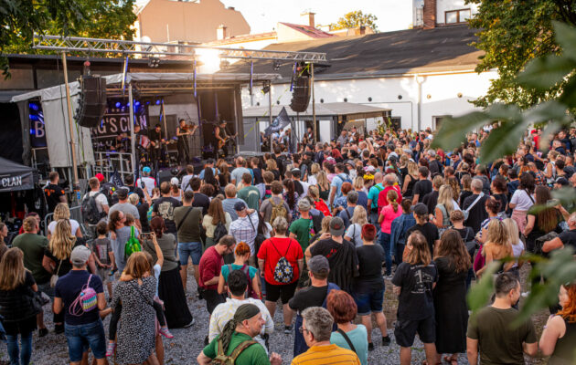 FOTO: Všude plno! Trutnov ukázal, že Otevřené hospody jsou srdcovka