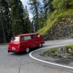 Stará auta, nové zážitky. Pušovi zvládli Korsiku, Sicílii i Balkán v retro stylu