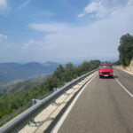 Stará auta, nové zážitky. Pušovi zvládli Korsiku, Sicílii i Balkán v retro stylu