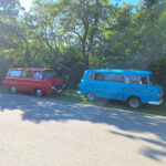 Stará auta, nové zážitky. Pušovi zvládli Korsiku, Sicílii i Balkán v retro stylu