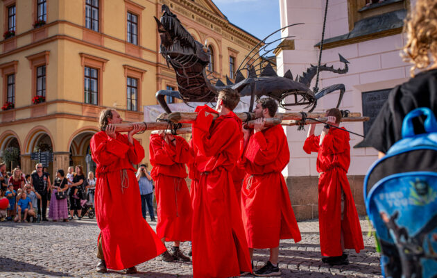 Sundávání draka v Trutnově 2025