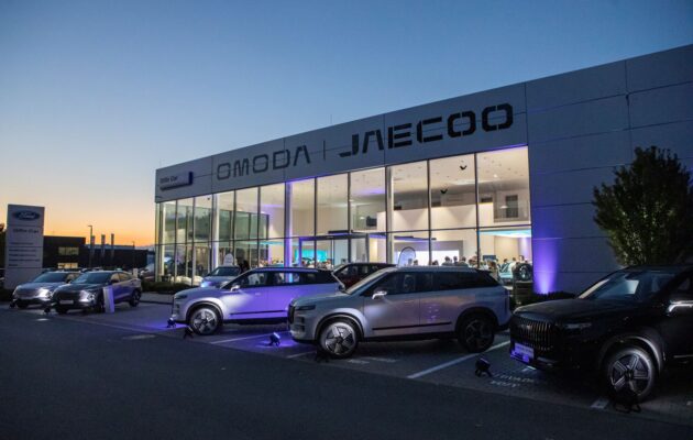 Olfin Car otevřel v Hradci Králové nový showroom značek Omoda a Jaecoo