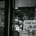 FOTO: Filmy, výstava i dražba. Spektrum naplnil kino Vesmír