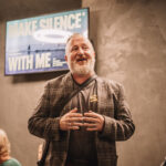 FOTO: Filmy, výstava i dražba. Spektrum naplnil kino Vesmír