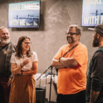 FOTO: Filmy, výstava i dražba. Spektrum naplnil kino Vesmír