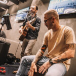 FOTO: Filmy, výstava i dražba. Spektrum naplnil kino Vesmír