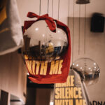 FOTO: Filmy, výstava i dražba. Spektrum naplnil kino Vesmír