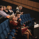 FOTO: Filmy, výstava i dražba. Spektrum naplnil kino Vesmír