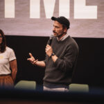 FOTO: Filmy, výstava i dražba. Spektrum naplnil kino Vesmír