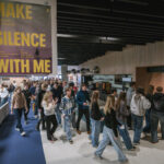 FOTO: Filmy, výstava i dražba. Spektrum naplnil kino Vesmír