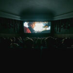 FOTO: Filmy, výstava i dražba. Spektrum naplnil kino Vesmír