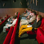 FOTO: Filmy, výstava i dražba. Spektrum naplnil kino Vesmír