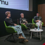 FOTO: Filmy, výstava i dražba. Spektrum naplnil kino Vesmír