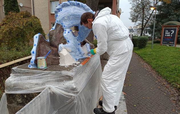 Obnova soch hříbat v Trutnově