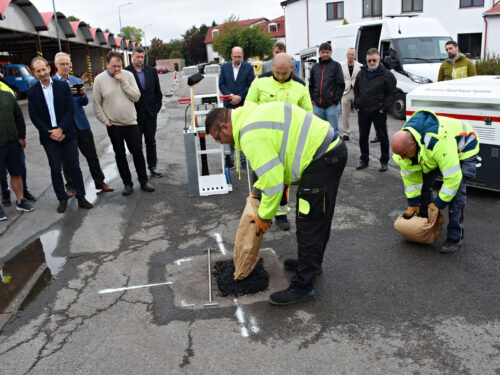 Silničáři testují využití AI při opravách výtluků