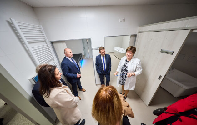 Slavností otevření nové budovy laboratoří v trutnovské nemocnici