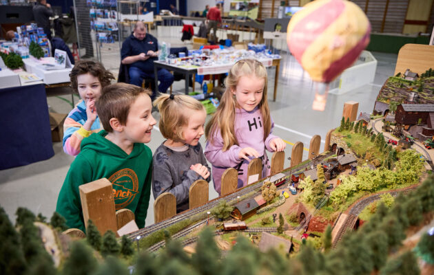 FOTO: Malé vlaky, velká podívaná aneb Modelářský svátek s oslavou výročí