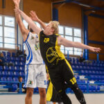 Basketbalisté Trutnova ukončili neporazitelnost Pardubic, Dolejší dal 49 bodů