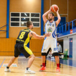 Basketbalisté Trutnova ukončili neporazitelnost Pardubic, Dolejší dal 49 bodů