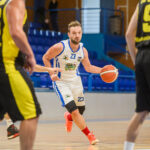 Basketbalisté Trutnova ukončili neporazitelnost Pardubic, Dolejší dal 49 bodů