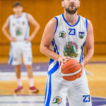 Basketbalisté Trutnova ukončili neporazitelnost Pardubic, Dolejší dal 49 bodů