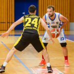 Basketbalisté Trutnova ukončili neporazitelnost Pardubic, Dolejší dal 49 bodů