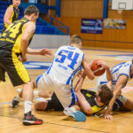 Basketbalisté Trutnova ukončili neporazitelnost Pardubic, Dolejší dal 49 bodů