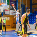 Basketbalisté Trutnova ukončili neporazitelnost Pardubic, Dolejší dal 49 bodů