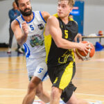 Basketbalisté Trutnova ukončili neporazitelnost Pardubic, Dolejší dal 49 bodů