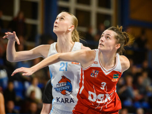 Trutnovu odvála výhru smršť brandýských trojek v závěru zápasu