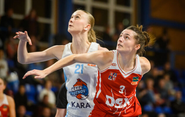 Trutnovu odvála výhru smršť brandýských trojek v závěru zápasu