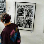 Galerie Draka praskala ve švech, příchozí se hledali na fotografiích Ctibora Košťála