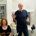 Galerie Draka praskala ve švech, příchozí se hledali na fotografiích Ctibora Košťála