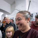 Galerie Draka praskala ve švech, příchozí se hledali na fotografiích Ctibora Košťála