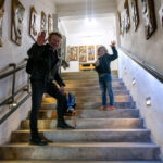 Galerie Draka praskala ve švech, příchozí se hledali na fotografiích Ctibora Košťála