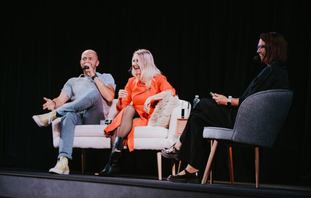 FOTO: Martin Moravec a Helena Sováková vyprávěli příběhy z armády i ze života